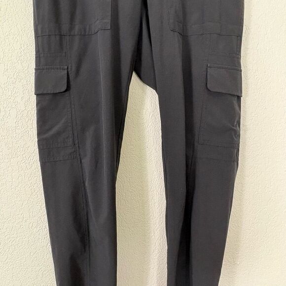 Athleta Black Cargo Skinny Leg Pants Size 6 - Picture 3 of 11